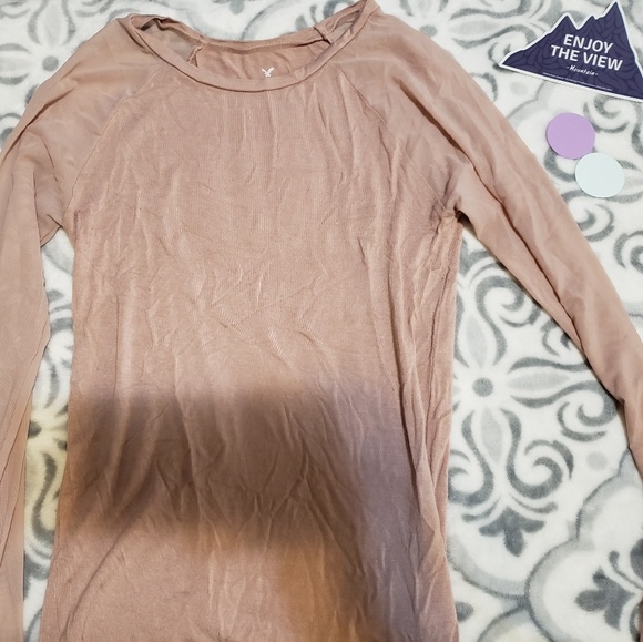 American Eagle Outfitters Tops - 🔴 SOLD Long sleeve American Eagle tee 😍